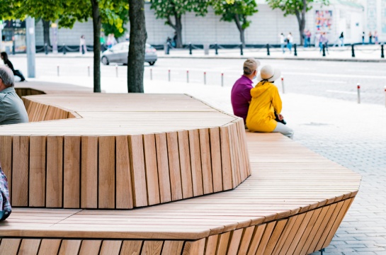 Sitzbank im Stadtraum